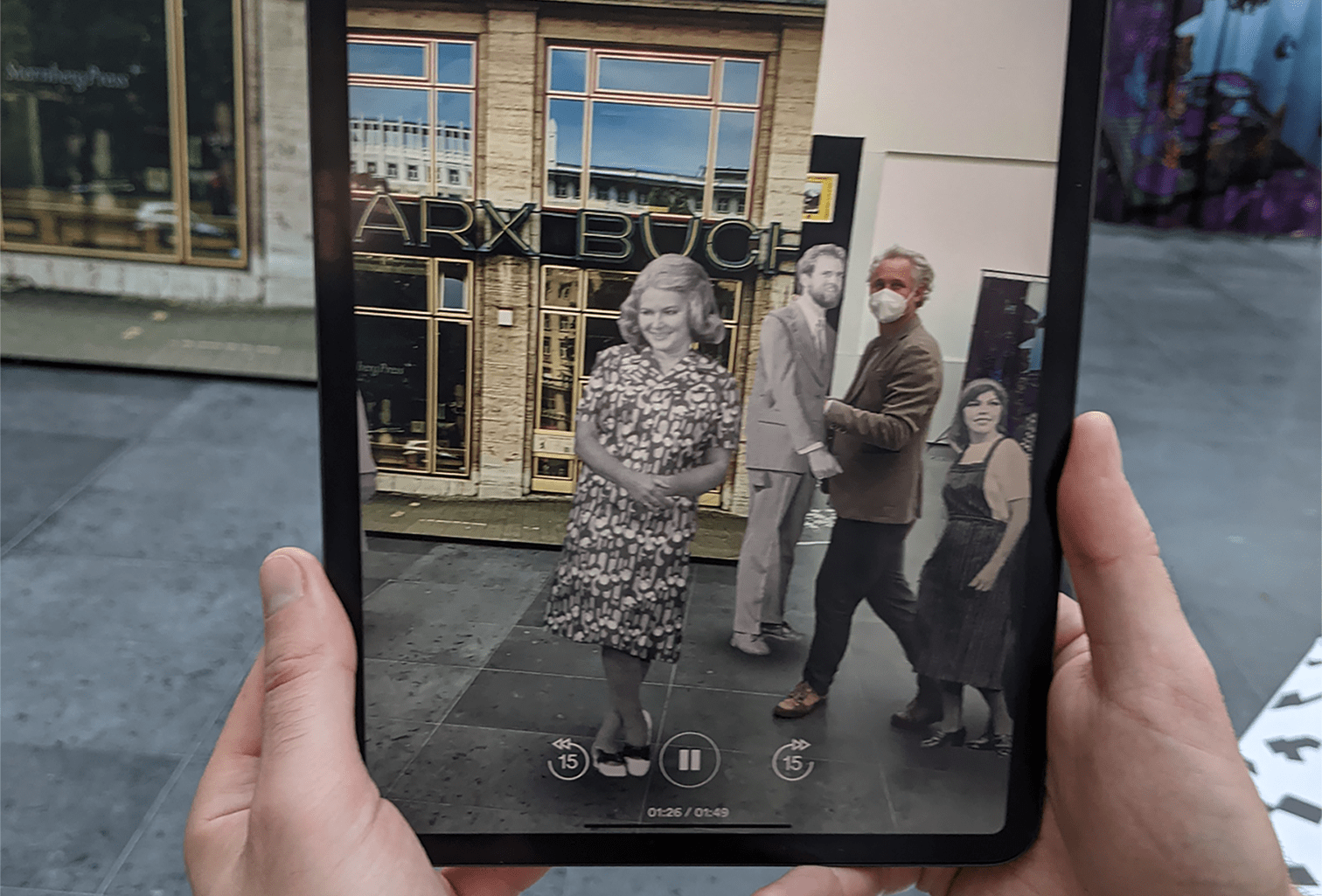 Olga Bedia Lang/Julia Laube, 2019/20, augmented reality production in public space. Developer: Elisabeth Thielen. Screenshot: the artists.
